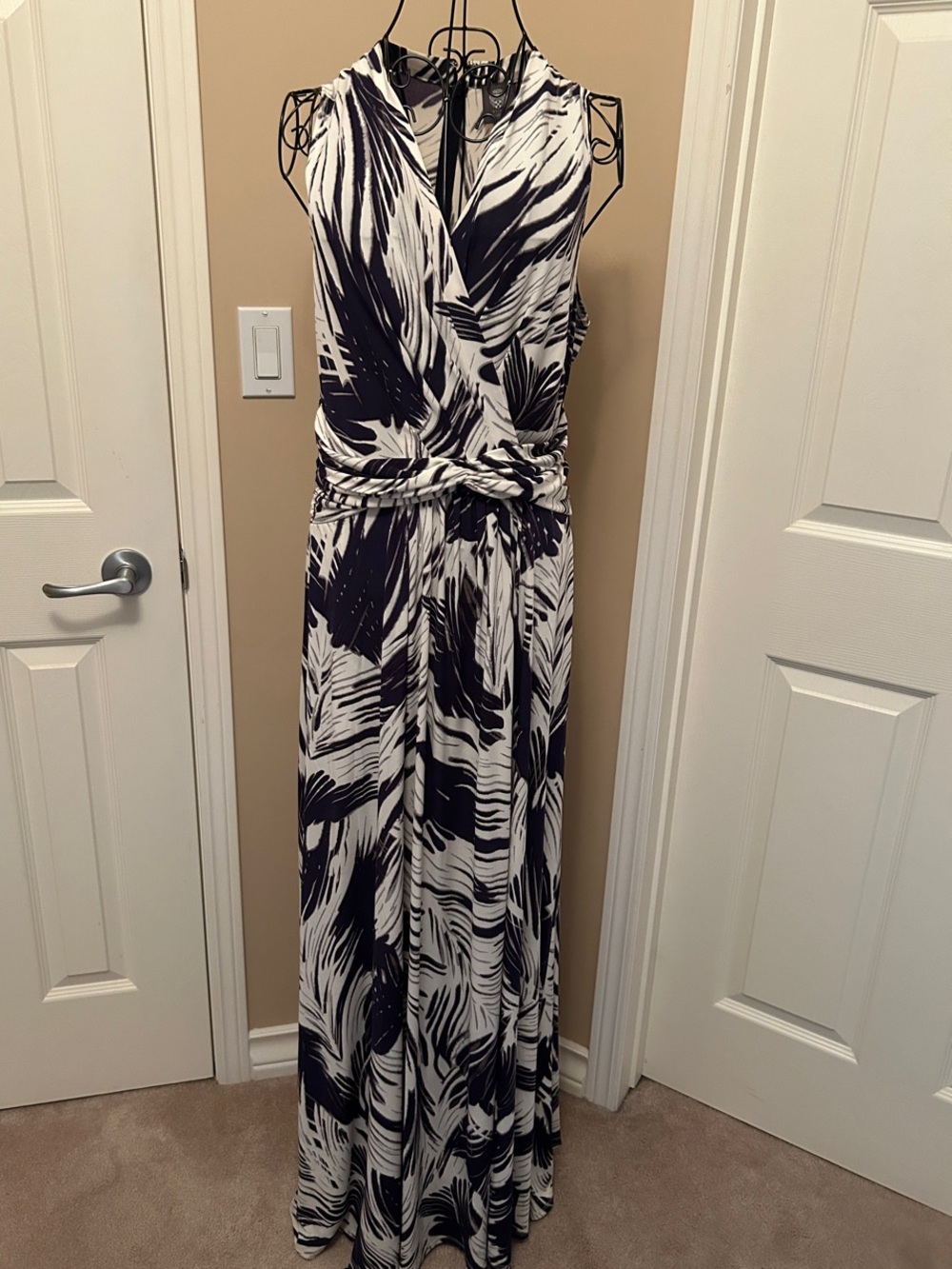 Vince Camuto Blue and White Sleeveless Knot-Waist Maxi Dress